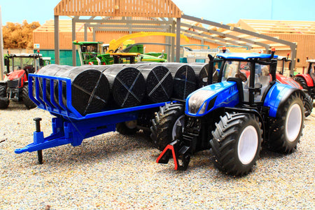 Siku 1:32 New Holland T7.315 HD with bale trailer and bales